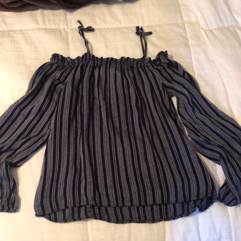 Over the shoulder boutique top